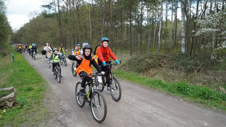  Bezpiecznie na rowerze. Cezary Zamana gościł w Skierniewicach 