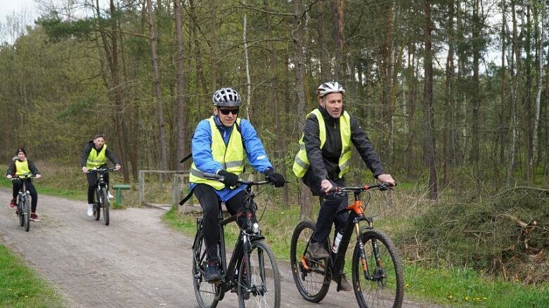  Bezpiecznie na rowerze. Cezary Zamana gościł w Skierniewicach 