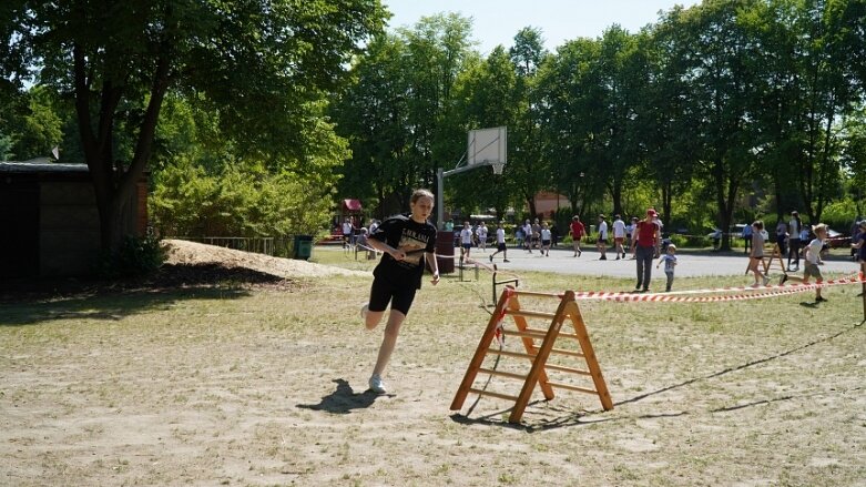  Biegowe sztafety w okazji Dnia Dziecka w Siódemce 