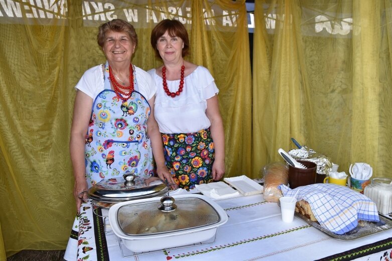  Biesiada w wiejskim klimacie 