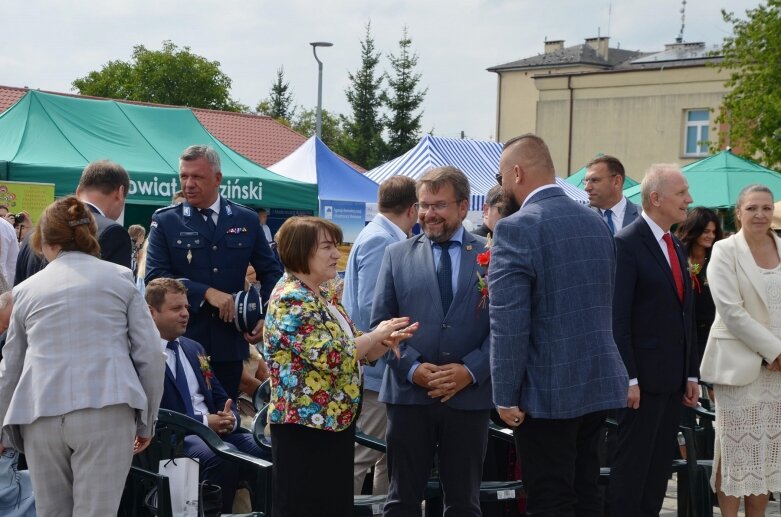  Burmistrz Jeżowa na dożynki wjechał wierzchem 