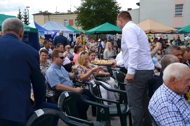  Burmistrz Jeżowa na dożynki wjechał wierzchem 