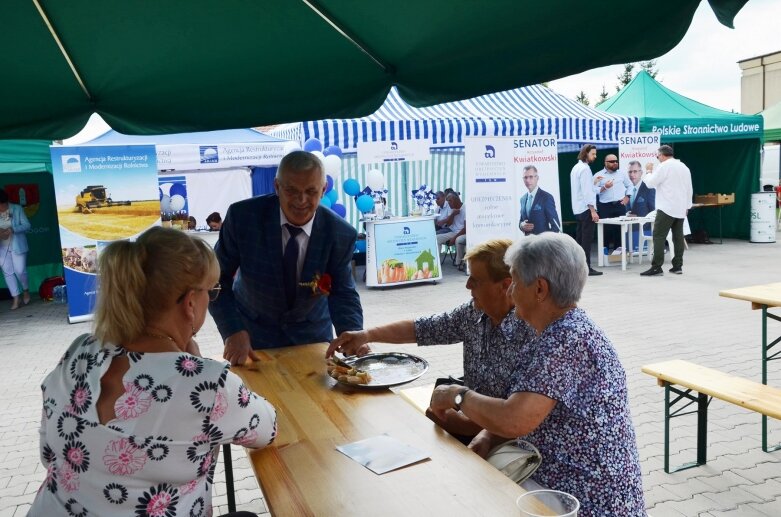  Burmistrz Jeżowa na dożynki wjechał wierzchem 