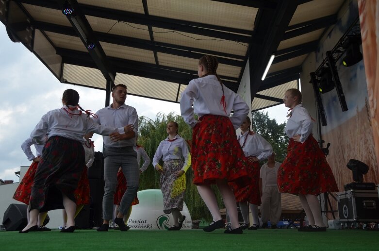  Burmistrz Jeżowa na dożynki wjechał wierzchem 