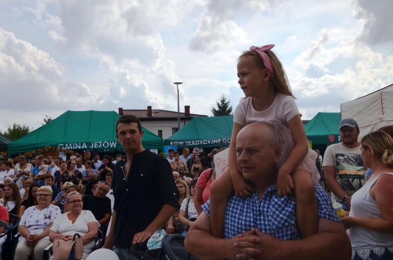  Burmistrz Jeżowa na dożynki wjechał wierzchem 