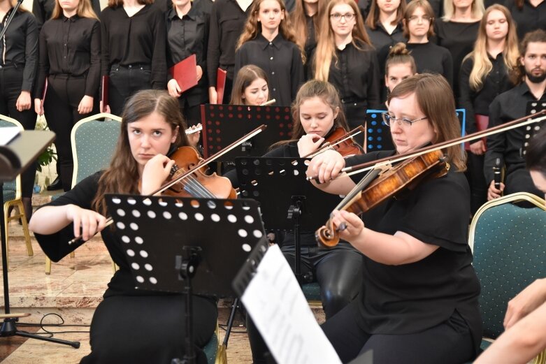  Było dostojnie, pięknie. Szczególny koncert w Garnizonie 