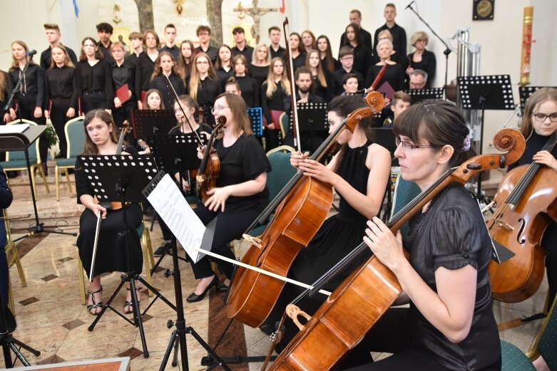  Było dostojnie, pięknie. Szczególny koncert w Garnizonie 