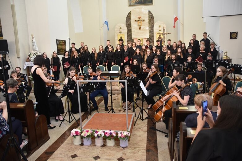  Było dostojnie, pięknie. Szczególny koncert w Garnizonie 