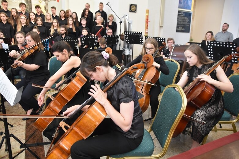  Było dostojnie, pięknie. Szczególny koncert w Garnizonie 