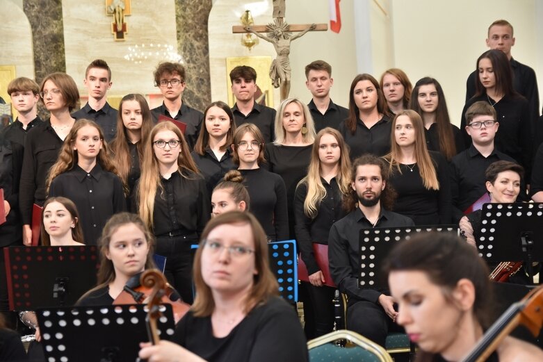  Było dostojnie, pięknie. Szczególny koncert w Garnizonie 