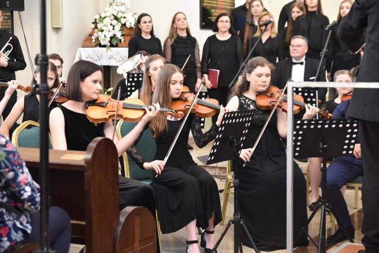  Było dostojnie, pięknie. Szczególny koncert w Garnizonie 