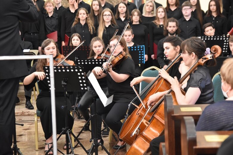  Było dostojnie, pięknie. Szczególny koncert w Garnizonie 