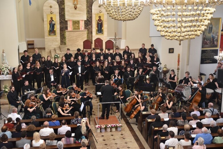  Było dostojnie, pięknie. Szczególny koncert w Garnizonie 