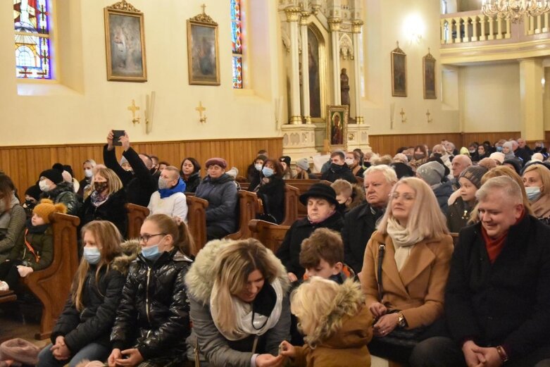  Charytatywny koncert, lepienie pierogów i pieczenie ciast.  Wszystko dla Agaty! 