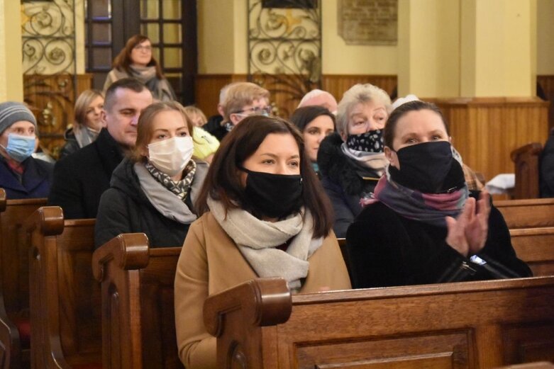  Charytatywny koncert, lepienie pierogów i pieczenie ciast.  Wszystko dla Agaty! 