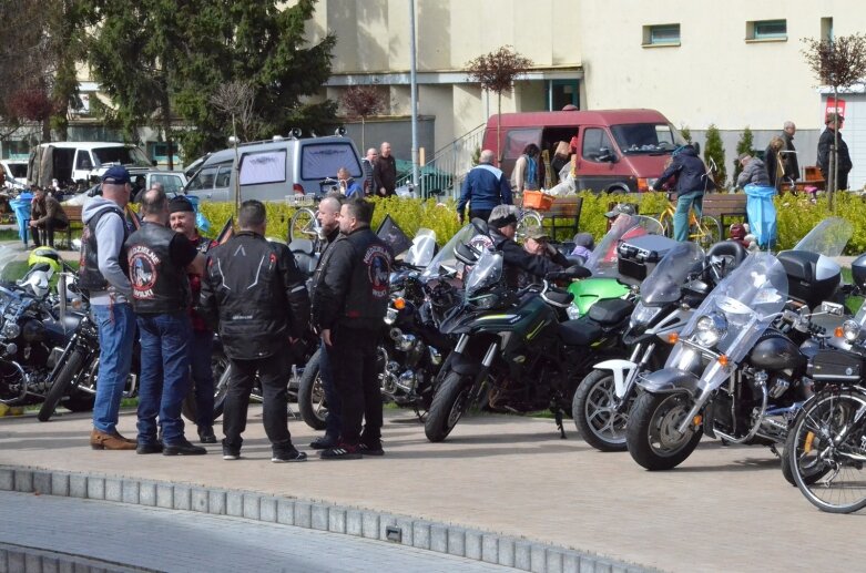  Charytatywny zlot samochodów i motocykli w Skierniewicach [ZDJĘCIA] 