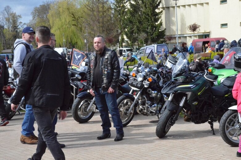  Charytatywny zlot samochodów i motocykli w Skierniewicach [ZDJĘCIA] 