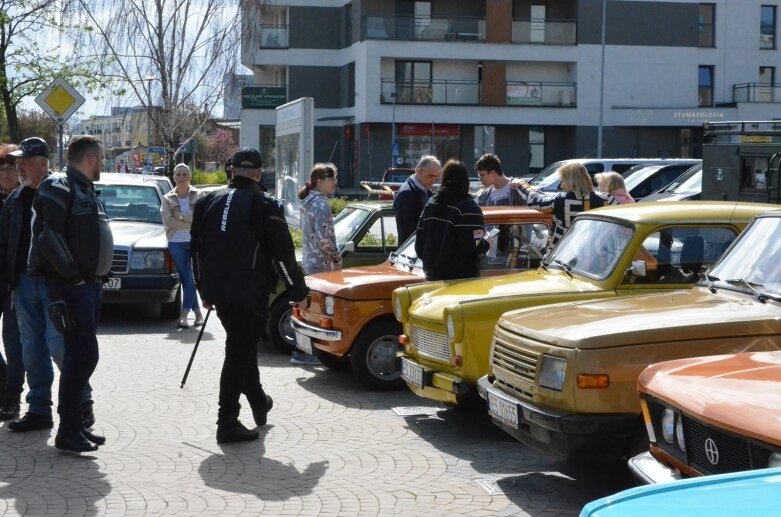  Charytatywny zlot samochodów i motocykli w Skierniewicach [ZDJĘCIA] 