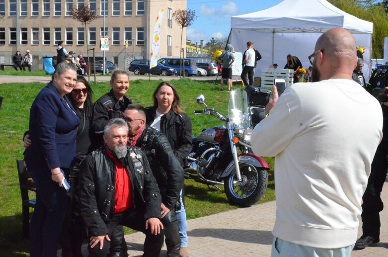  Charytatywny zlot samochodów i motocykli w Skierniewicach [ZDJĘCIA] 