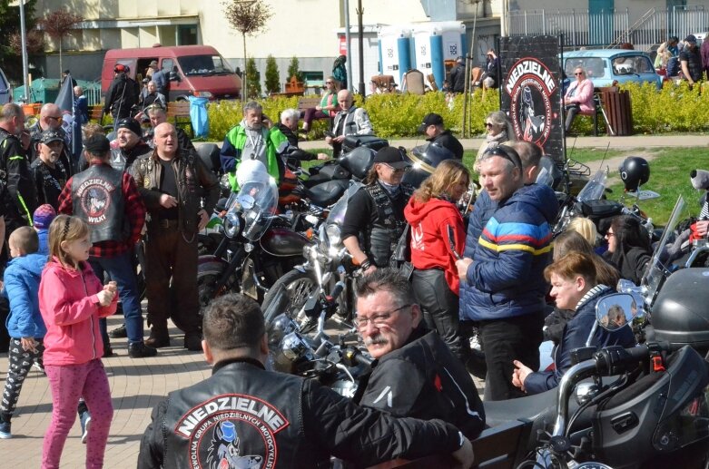  Charytatywny zlot samochodów i motocykli w Skierniewicach [ZDJĘCIA] 