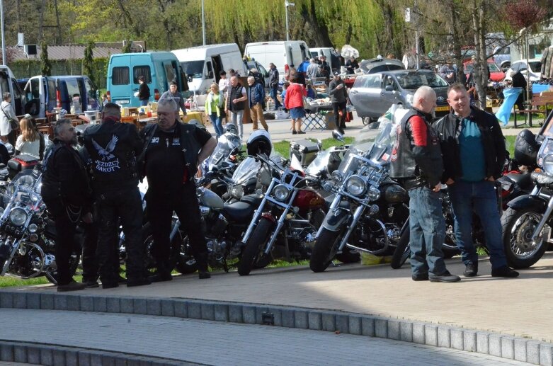  Charytatywny zlot samochodów i motocykli w Skierniewicach [ZDJĘCIA] 