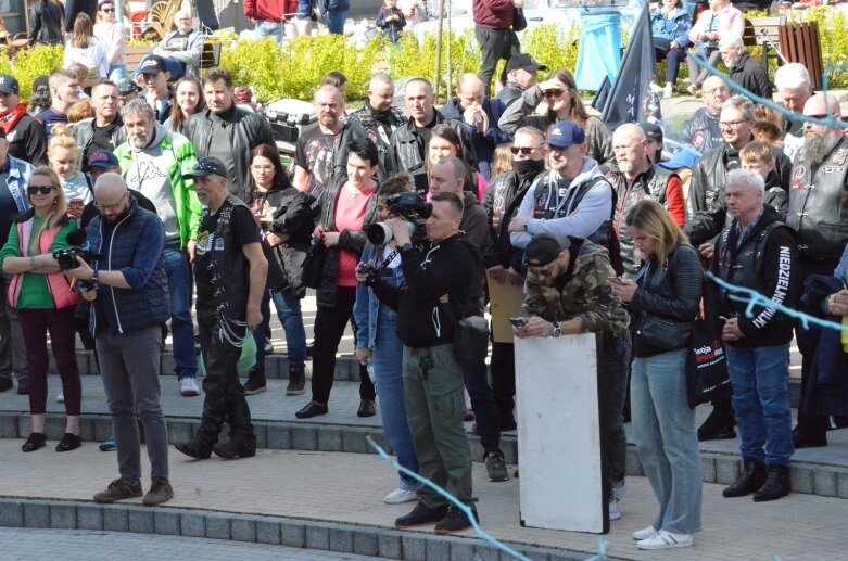  Charytatywny zlot samochodów i motocykli w Skierniewicach [ZDJĘCIA] 