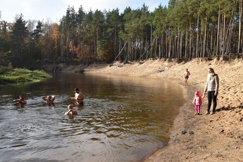  Coraz więcej osób morsuje się w Skierniewicach  