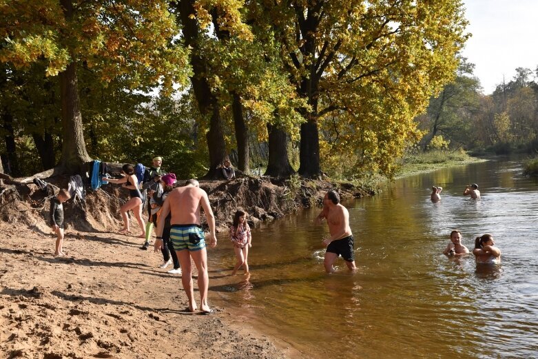  Coraz więcej osób morsuje się w Skierniewicach  