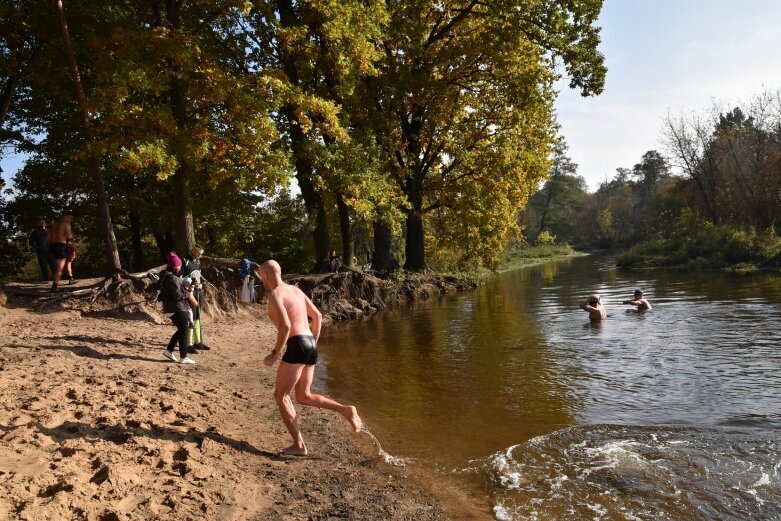  Coraz więcej osób morsuje się w Skierniewicach  