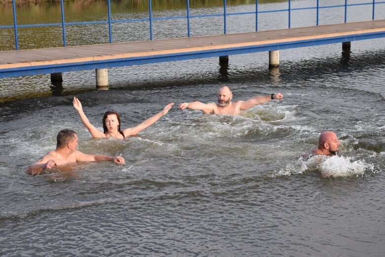  Coraz więcej osób morsuje się w Skierniewicach  