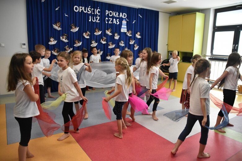  Czas opuścić pokład. Sześciolatki pożegnały przedszkole 