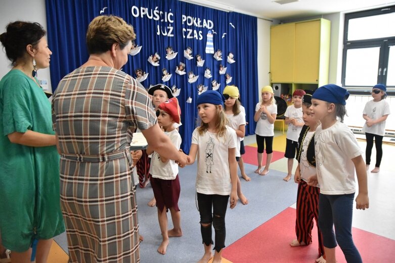  Czas opuścić pokład. Sześciolatki pożegnały przedszkole 