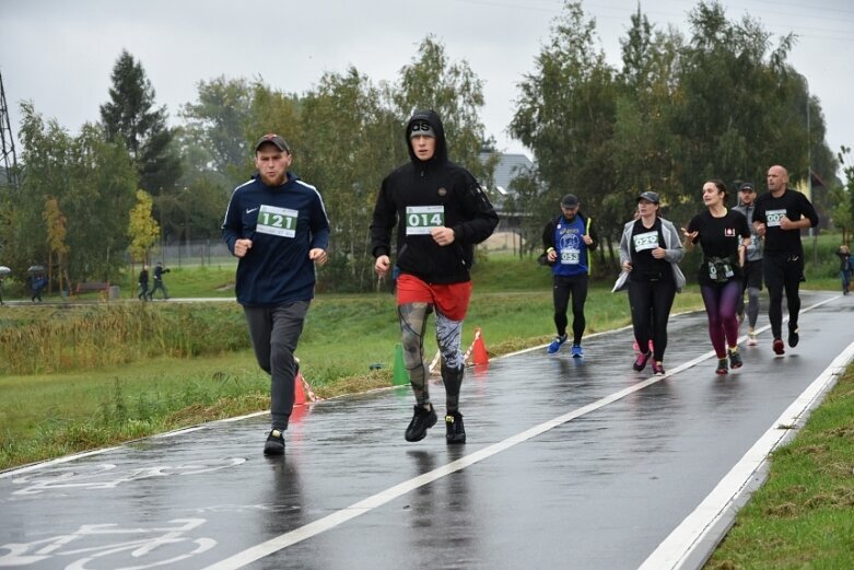  Deszczowy Bieg Zielonego Jabłuszka. Zwycięstwo Artura Kamińskiego  