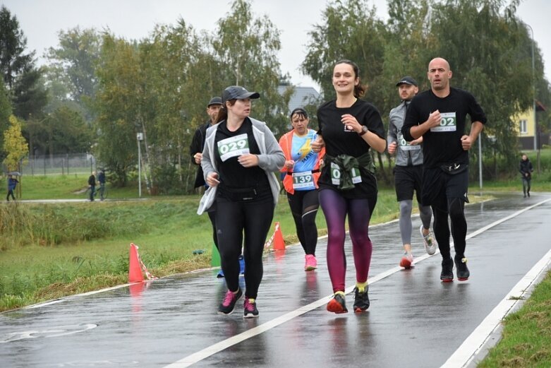  Deszczowy Bieg Zielonego Jabłuszka. Zwycięstwo Artura Kamińskiego  