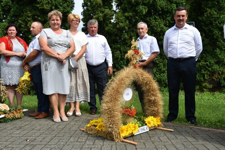  Dożynki parafialne w Lipcach Reymontowskich 