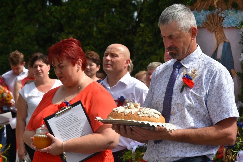  Dożynki parafialne w Lipcach Reymontowskich 