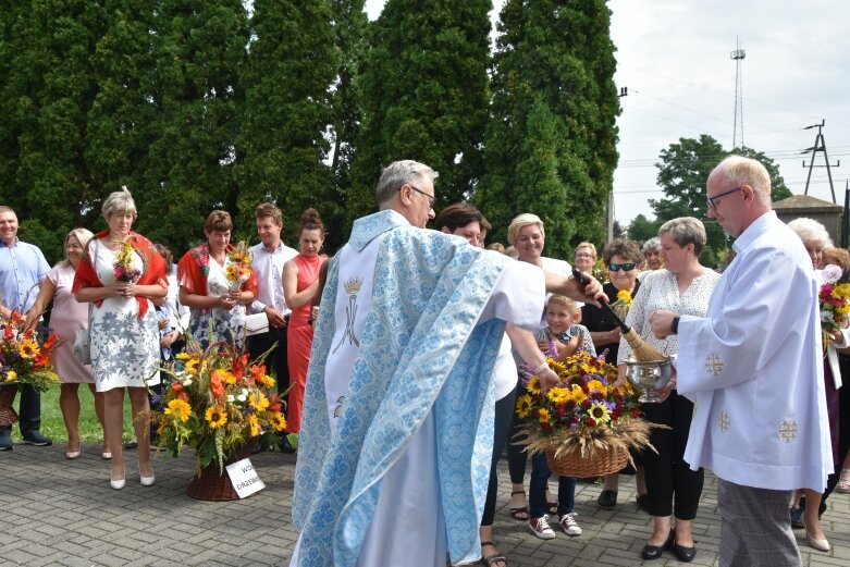  Dożynki parafialne w Lipcach Reymontowskich 