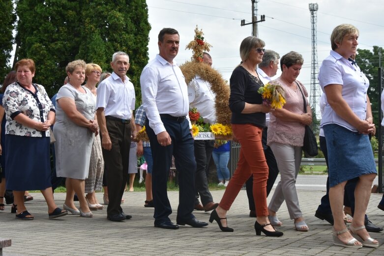  Dożynki parafialne w Lipcach Reymontowskich 