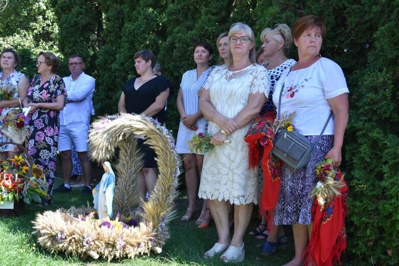  Dożynki parafialne w Lipcach Reymontowskich 