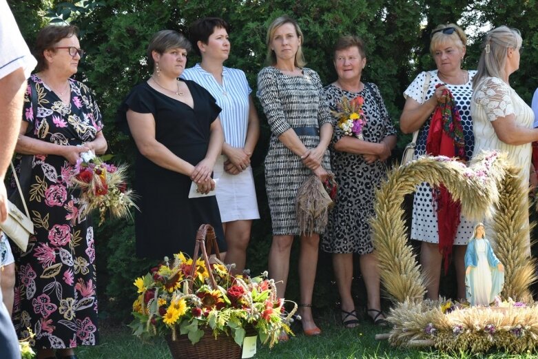  Dożynki parafialne w Lipcach Reymontowskich 