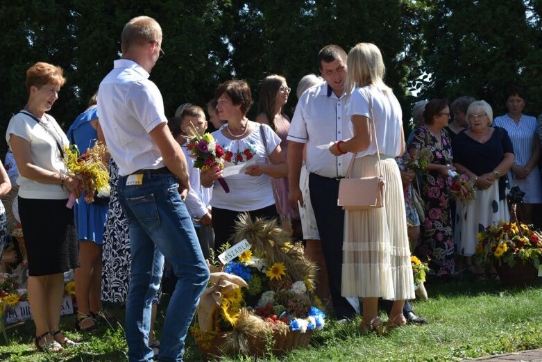  Dożynki parafialne w Lipcach Reymontowskich 