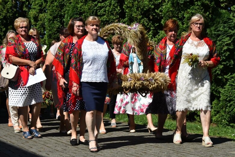  Dożynki parafialne w Lipcach Reymontowskich 