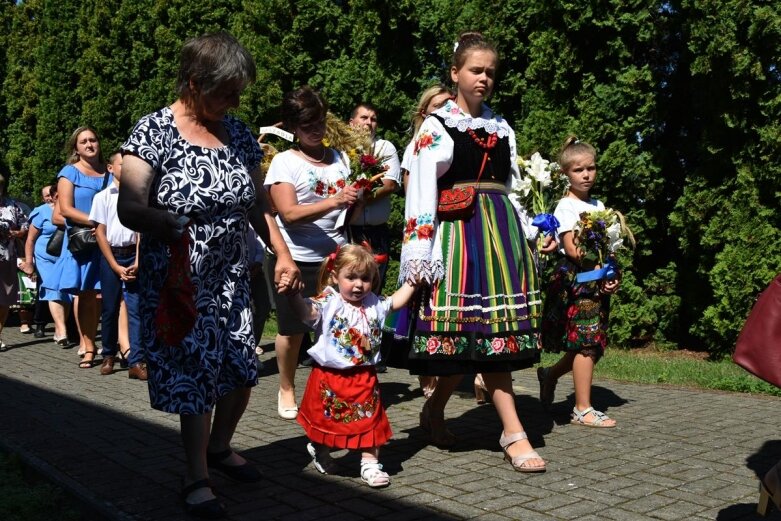  Dożynki parafialne w Lipcach Reymontowskich 