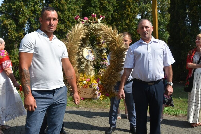  Dożynki parafialne w Lipcach Reymontowskich 