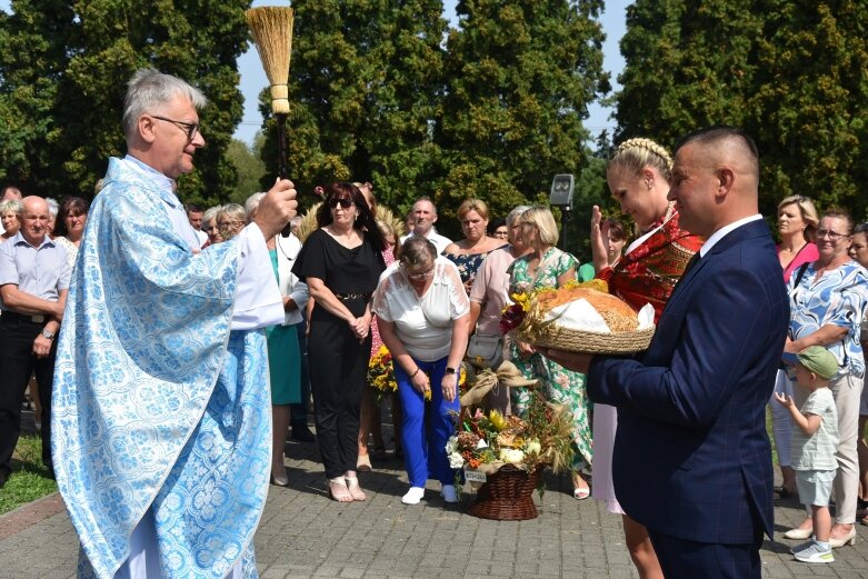  Dożynki parafialne w Lipcach Reymontowskich 