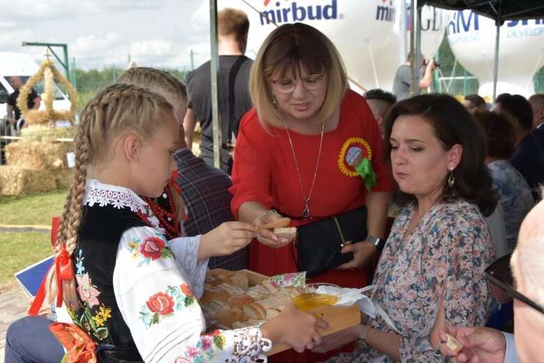  Dożynki powiatowe 2022: Korowód ulicami Głuchowa 