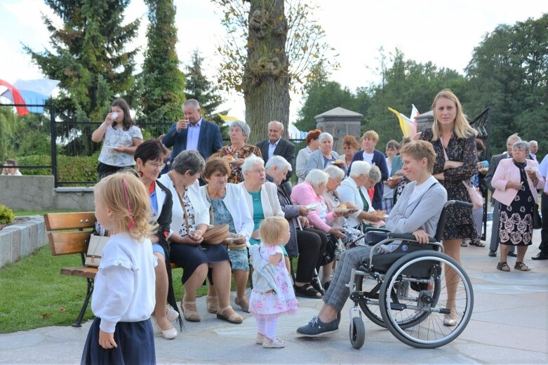  Dożynkowego chleba i miodu starczyło dla wszystkich  