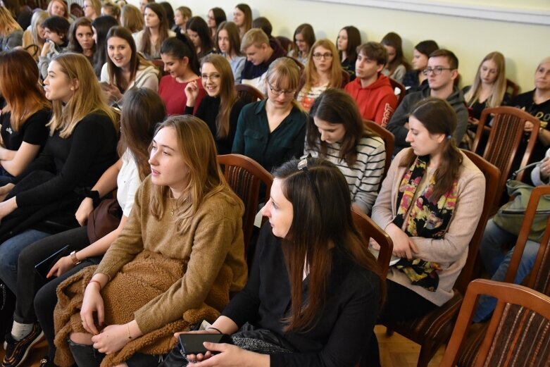  Dziecko w świecie zagrożeń na konferencji 