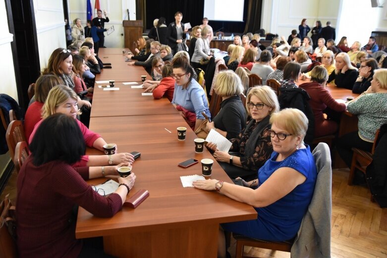  Dziecko w świecie zagrożeń na konferencji 