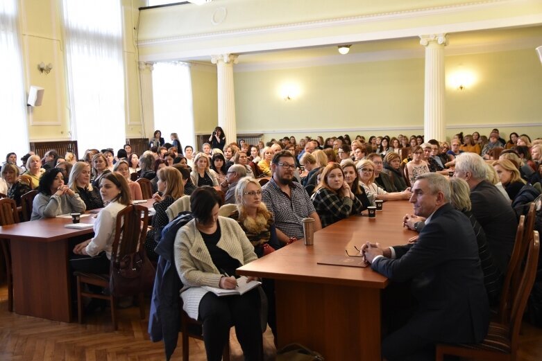  Dziecko w świecie zagrożeń na konferencji 